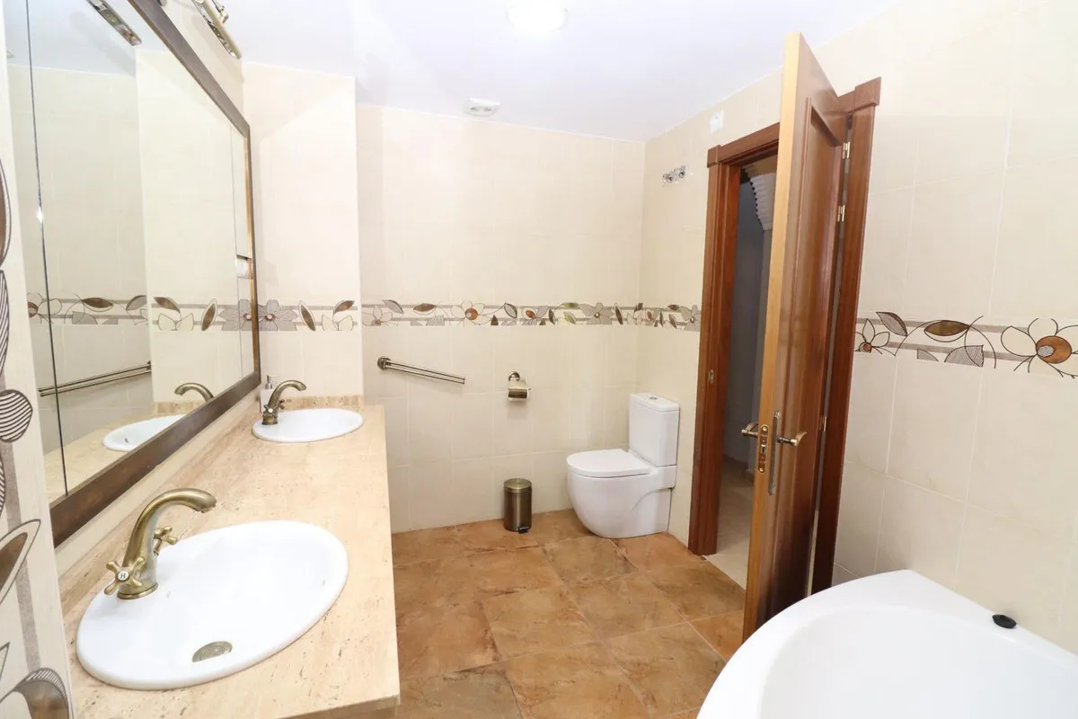 024b9e37-6880-434d-aef0-c7e9e4d41758