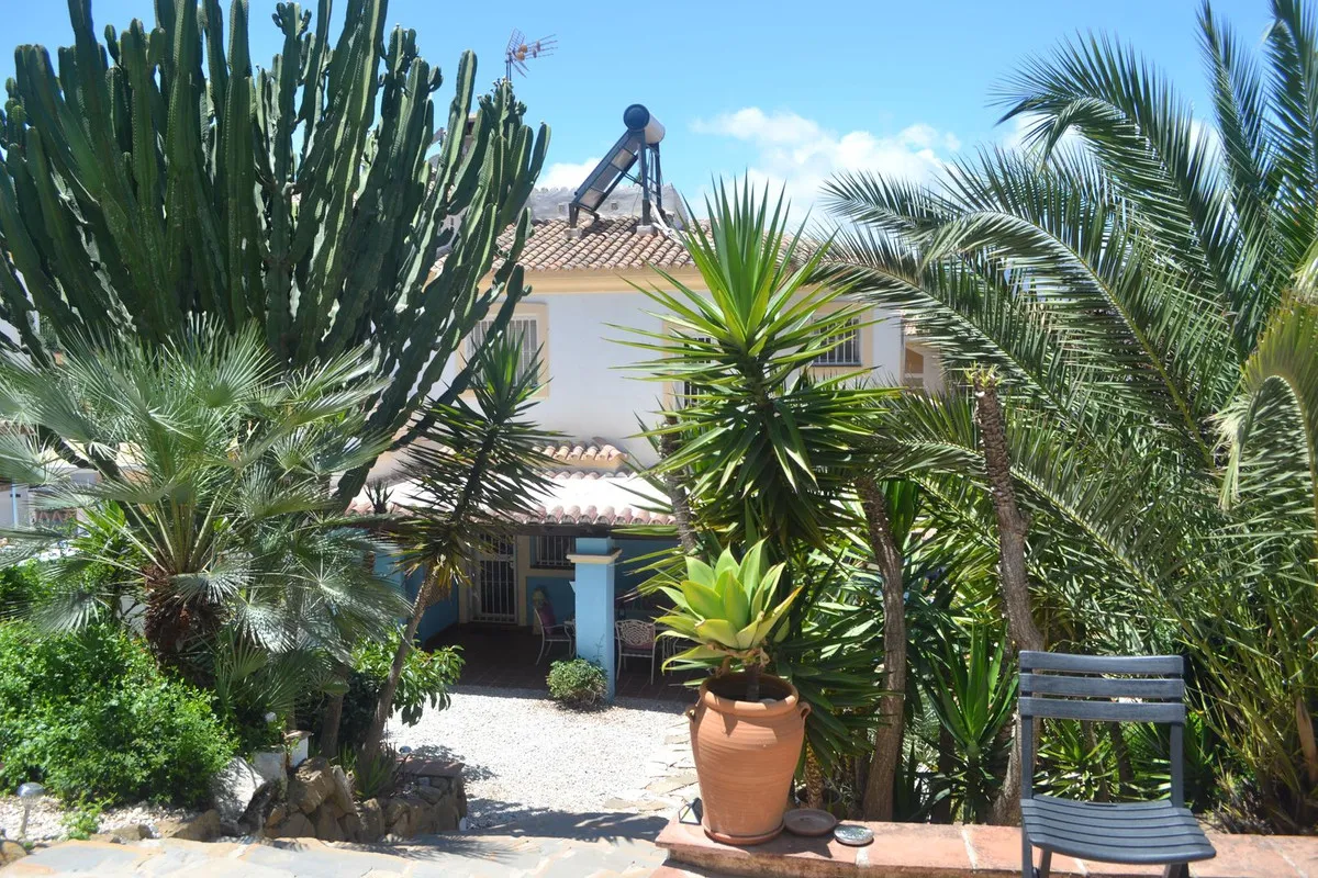 2471aa94-6d4e-4e9c-9d1e-c38a6b1dd38a