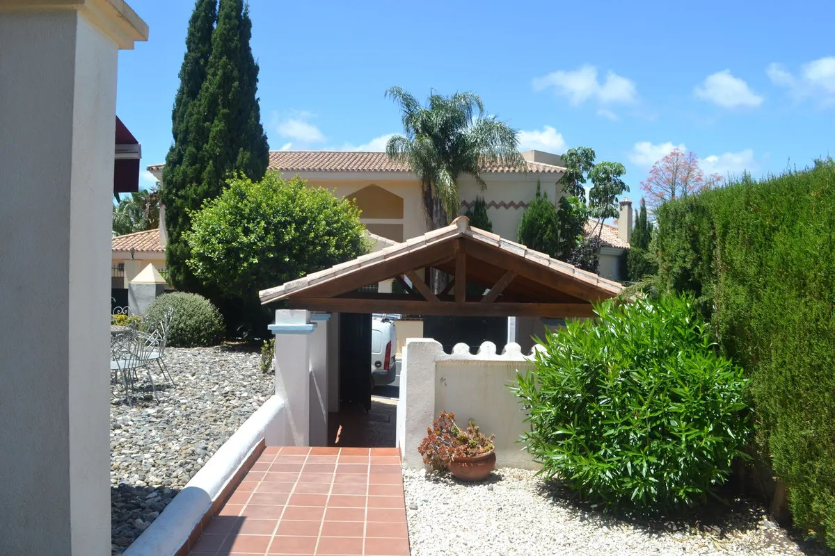 4028b2de-9fdd-4fbe-a9e3-a987f50d602e