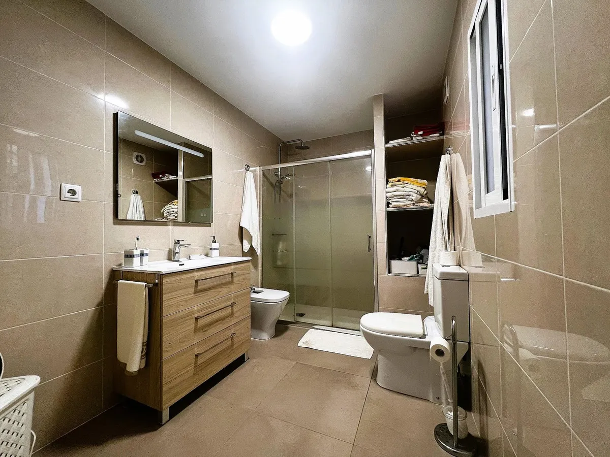 8b0c2e2c-5c6e-4aeb-bf2b-0052f40d13c5