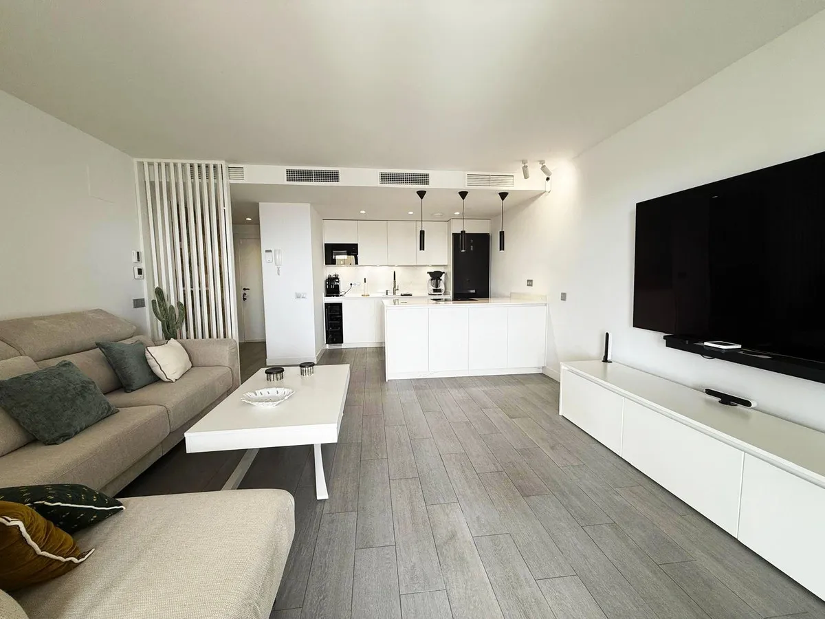 b8e57109-1d7b-446d-bf72-4af8dddfff39