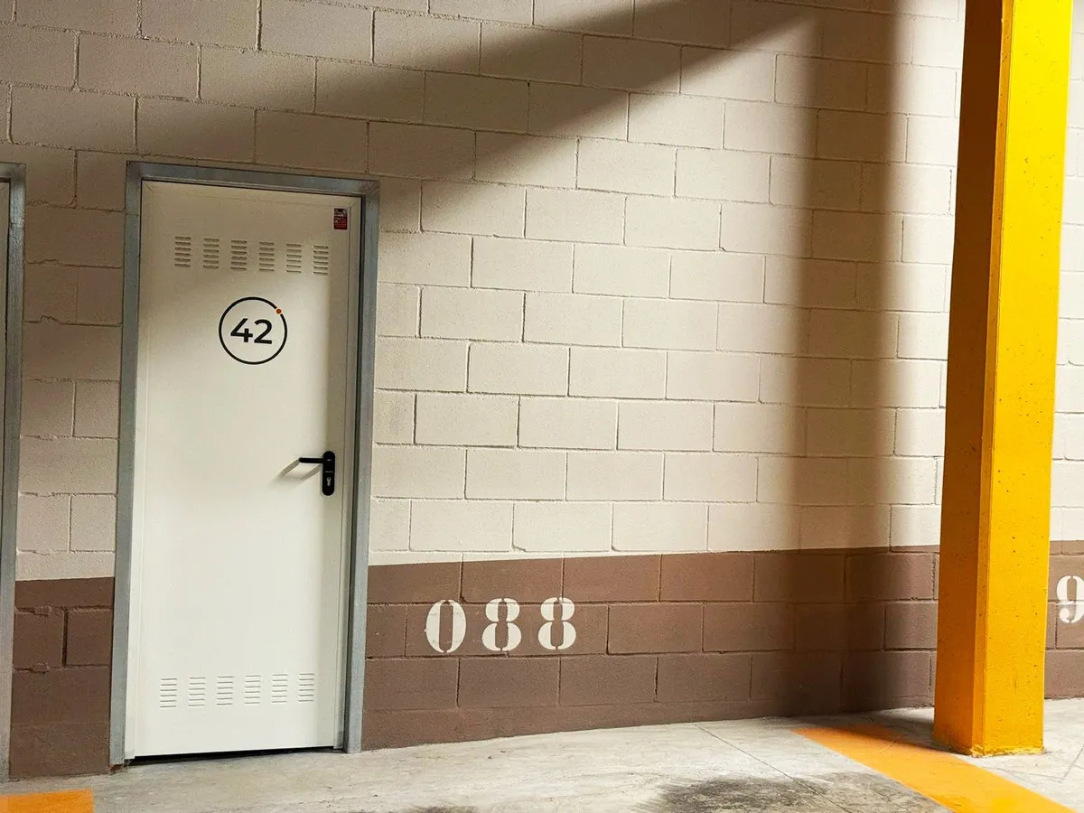 f0f42e0e-b6d4-44da-95c8-6f598ed93e69