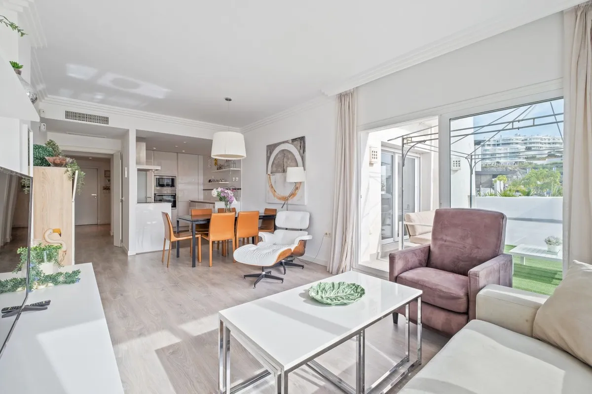 8e8fef6d-c941-4f8d-bfed-e9d9642b925d