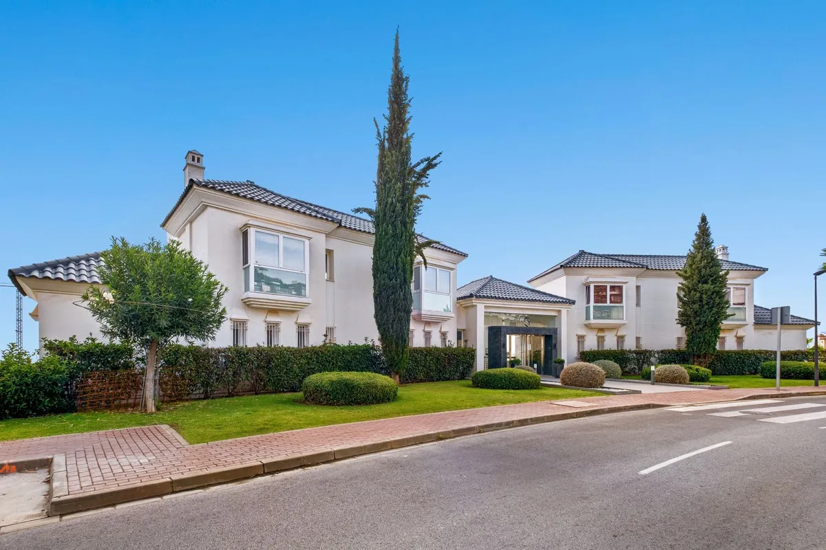 b8990f03-07f2-4140-94e0-267ceb538a4c