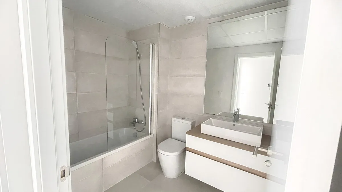 d7cb7c71-c545-46b4-bbc3-151cce371652