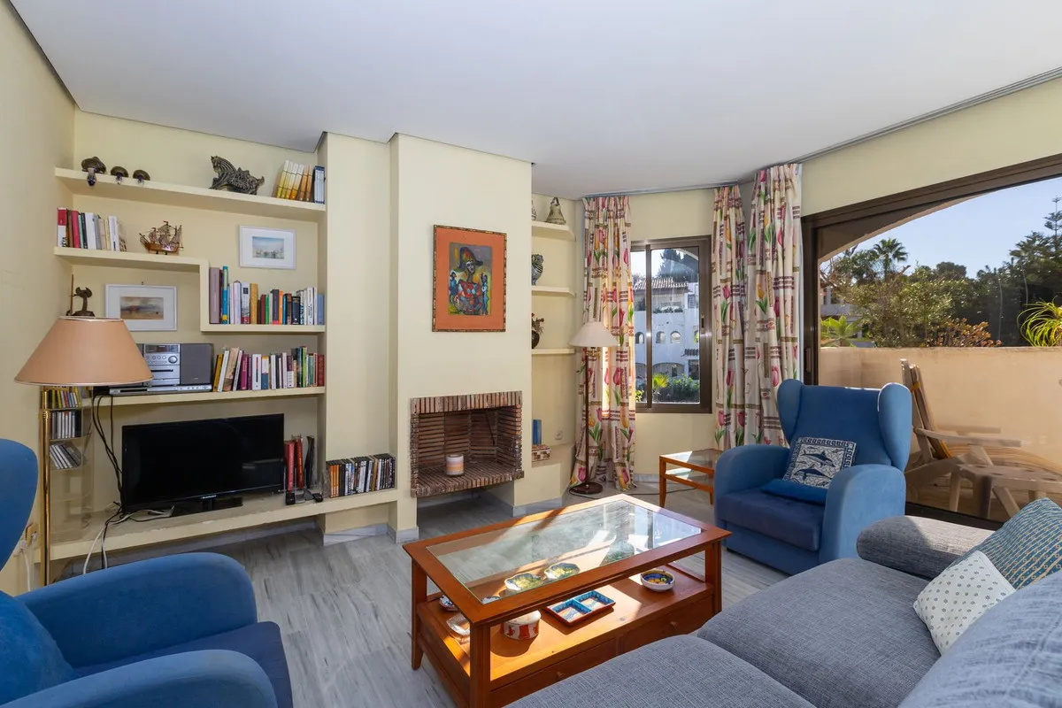 00ae9903-29e9-47d2-9df1-c95d3bbab0af