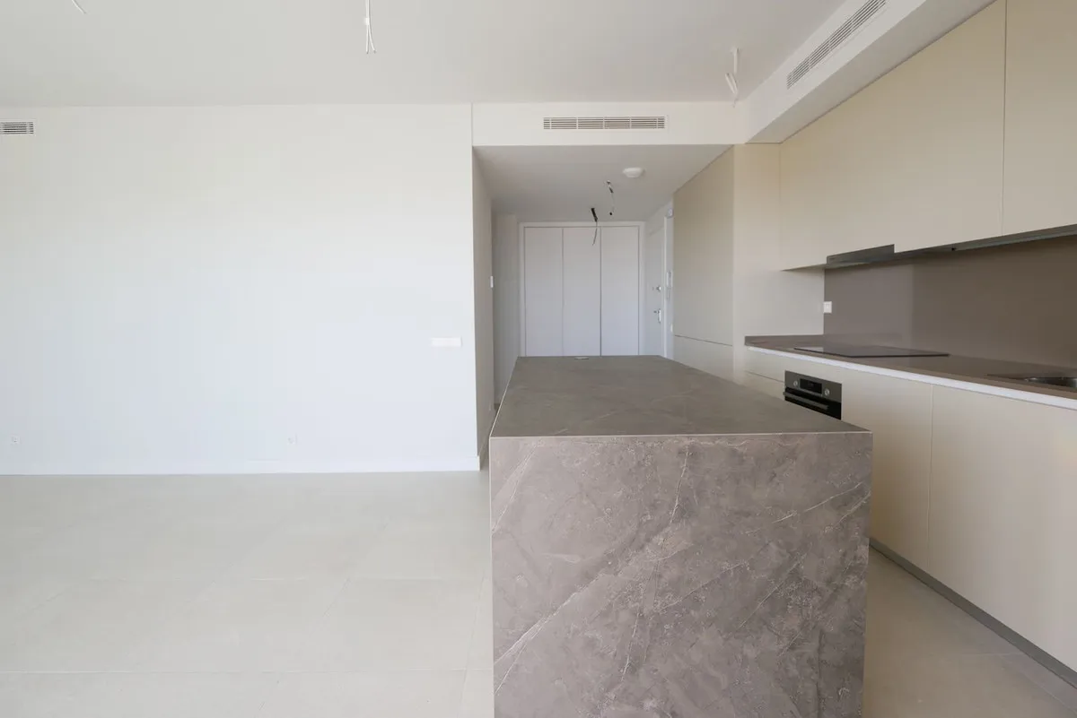 8ca0175e-8253-4b16-8abd-1daa55f3b9e2