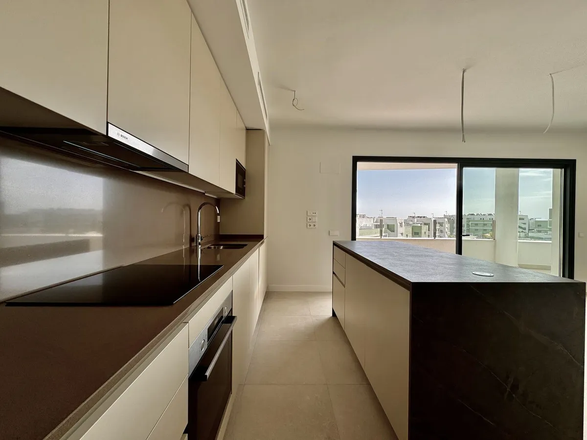 b0465195-537e-45c4-a82f-18909d1b010e