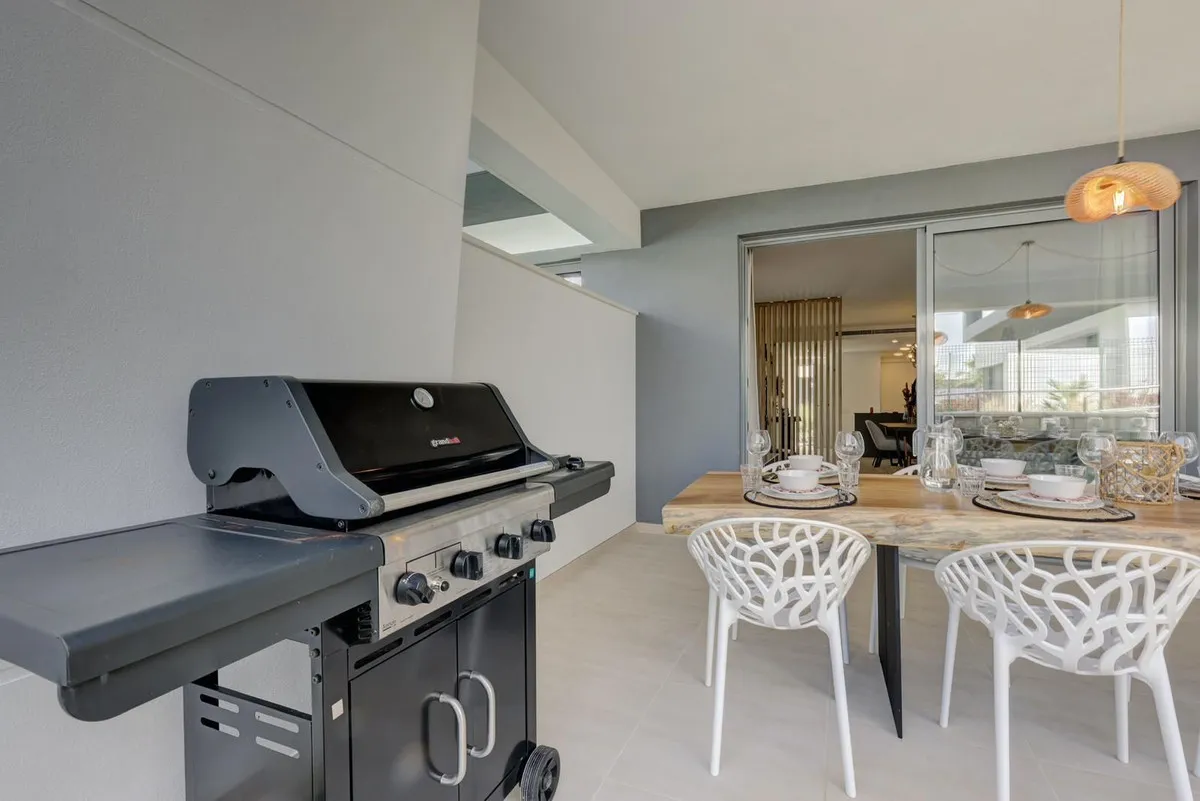 e17a4d15-49cb-413a-854b-8cc47db28999