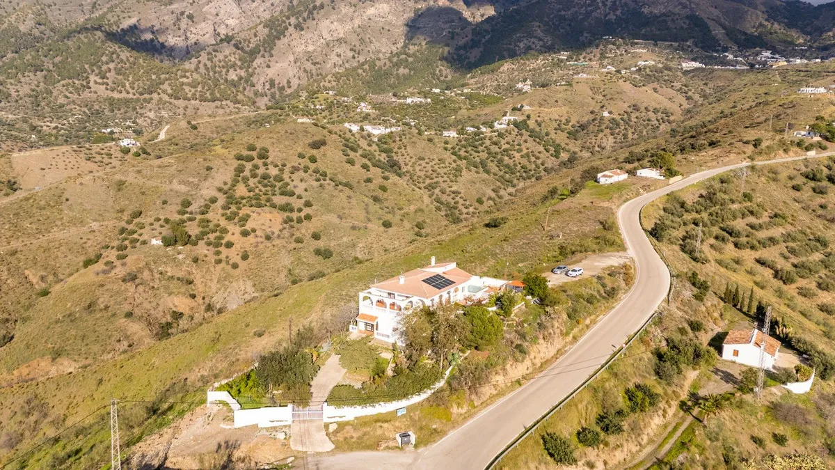 f7cc482e-033b-44b1-9cb8-3bec65d53044