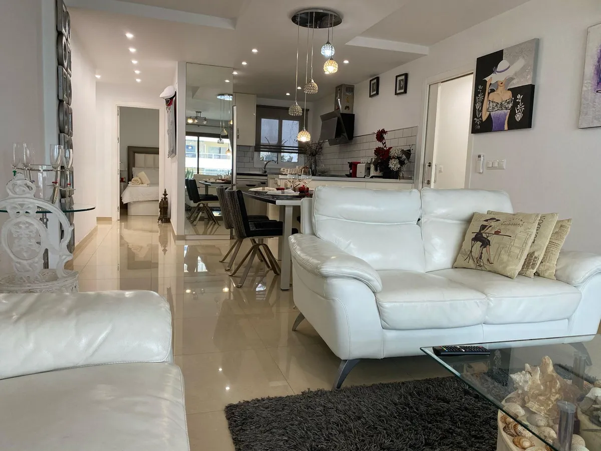 7548bbf7-e7a2-44ff-a6c8-e6c5521c4c1e