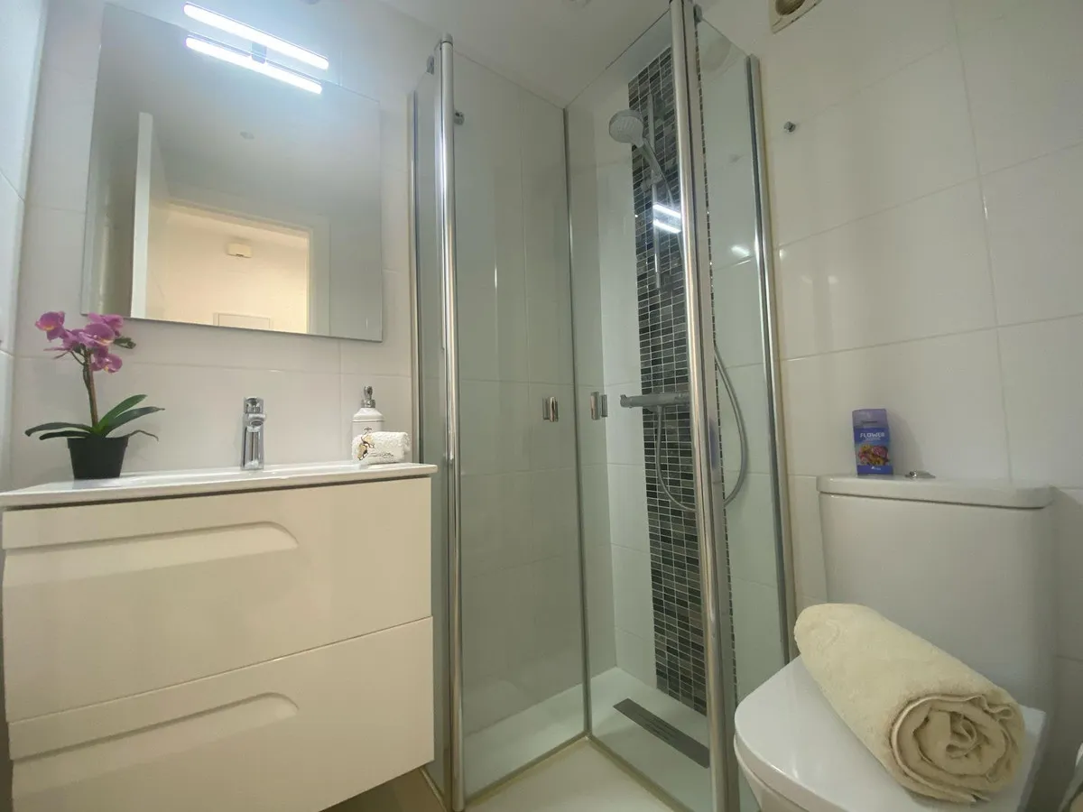 76894e1b-f060-4de2-8abb-59a821810579