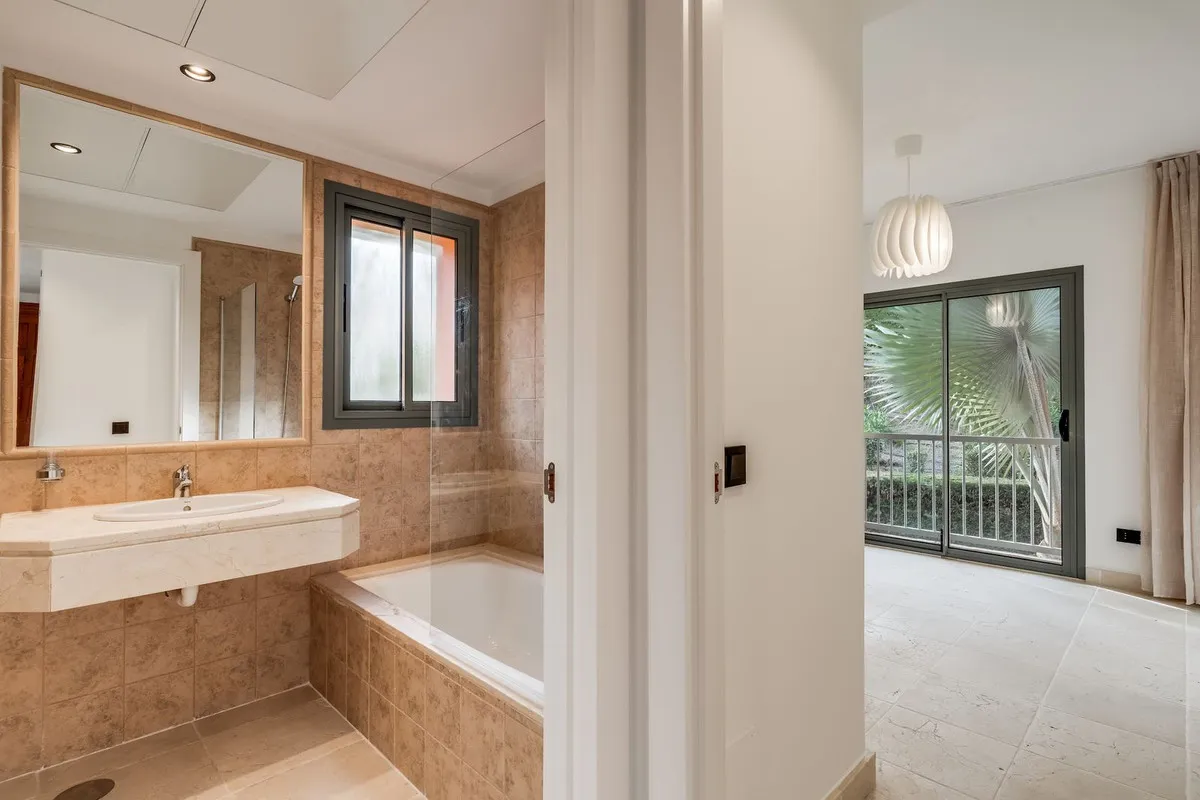 a340474f-6a7c-438d-8354-b6d8a00e5662