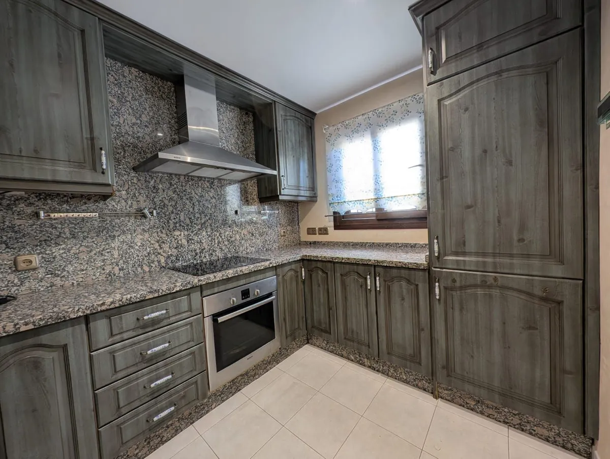 e556c4cd-fed1-47c6-88af-5acd0b3505ee