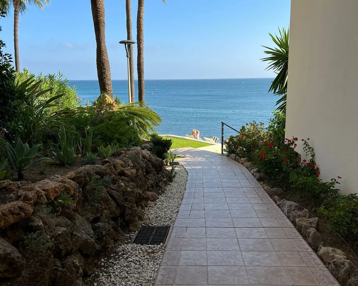 799ea6d7-2216-4c25-9e32-0cbcbfe95199