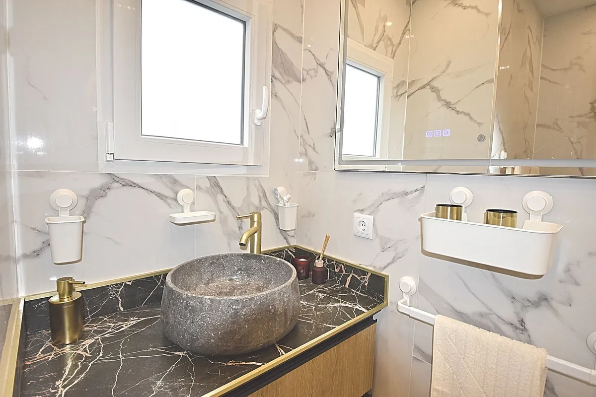 8b87a93c-5ccf-4c48-b94f-adf4632a440c