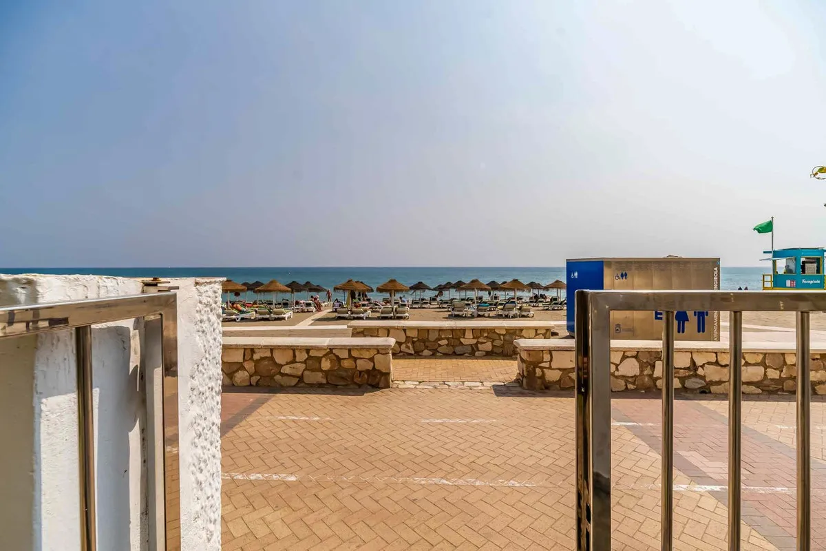 048aeb99-c266-4970-8932-d2f051eaf781