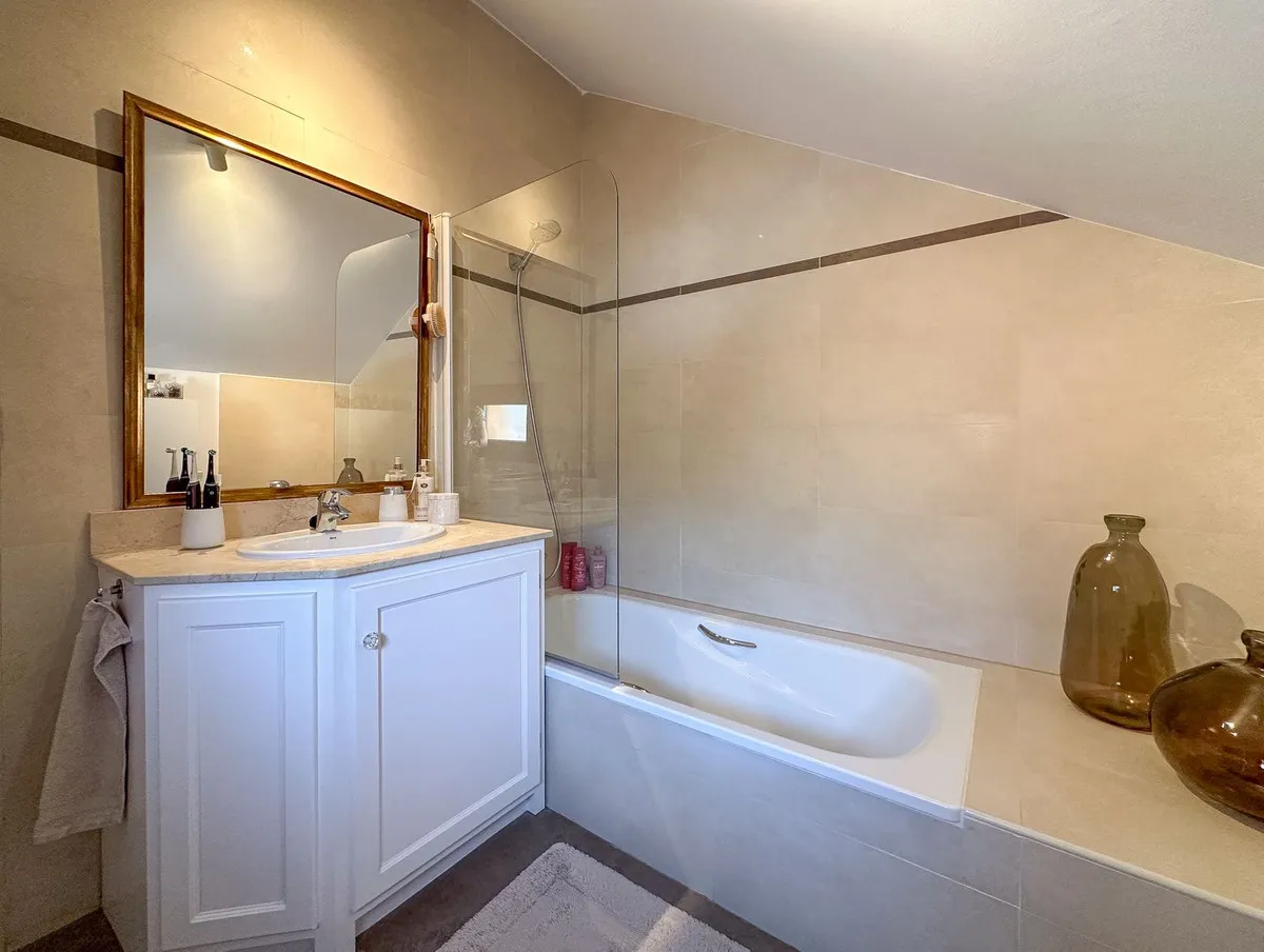 3b213ddc-a66b-4c19-b89f-341d625cd426