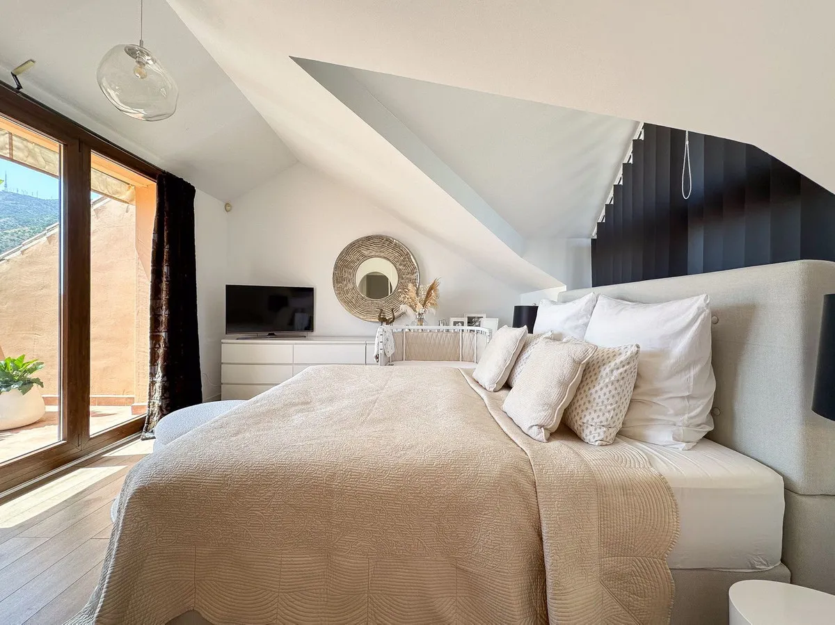 5749da99-f8cb-4849-addb-09f1e2feea54