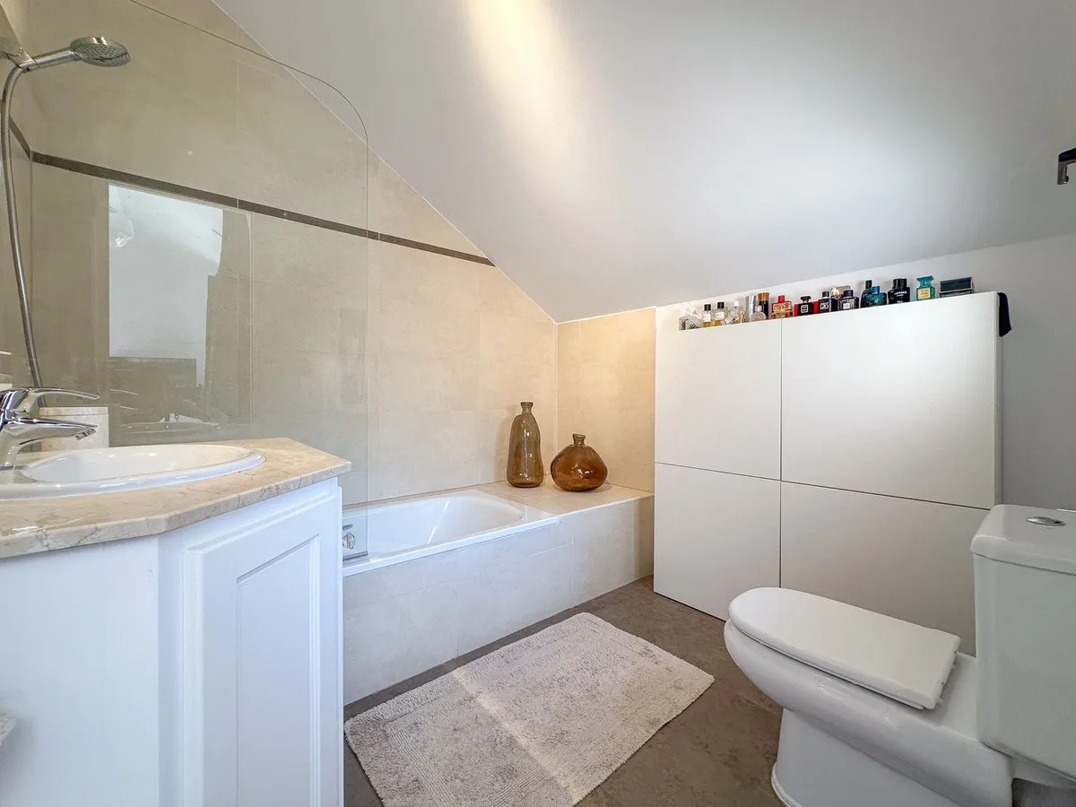 d8131bf6-5c7f-4f8b-b012-7f4a4b3856cc