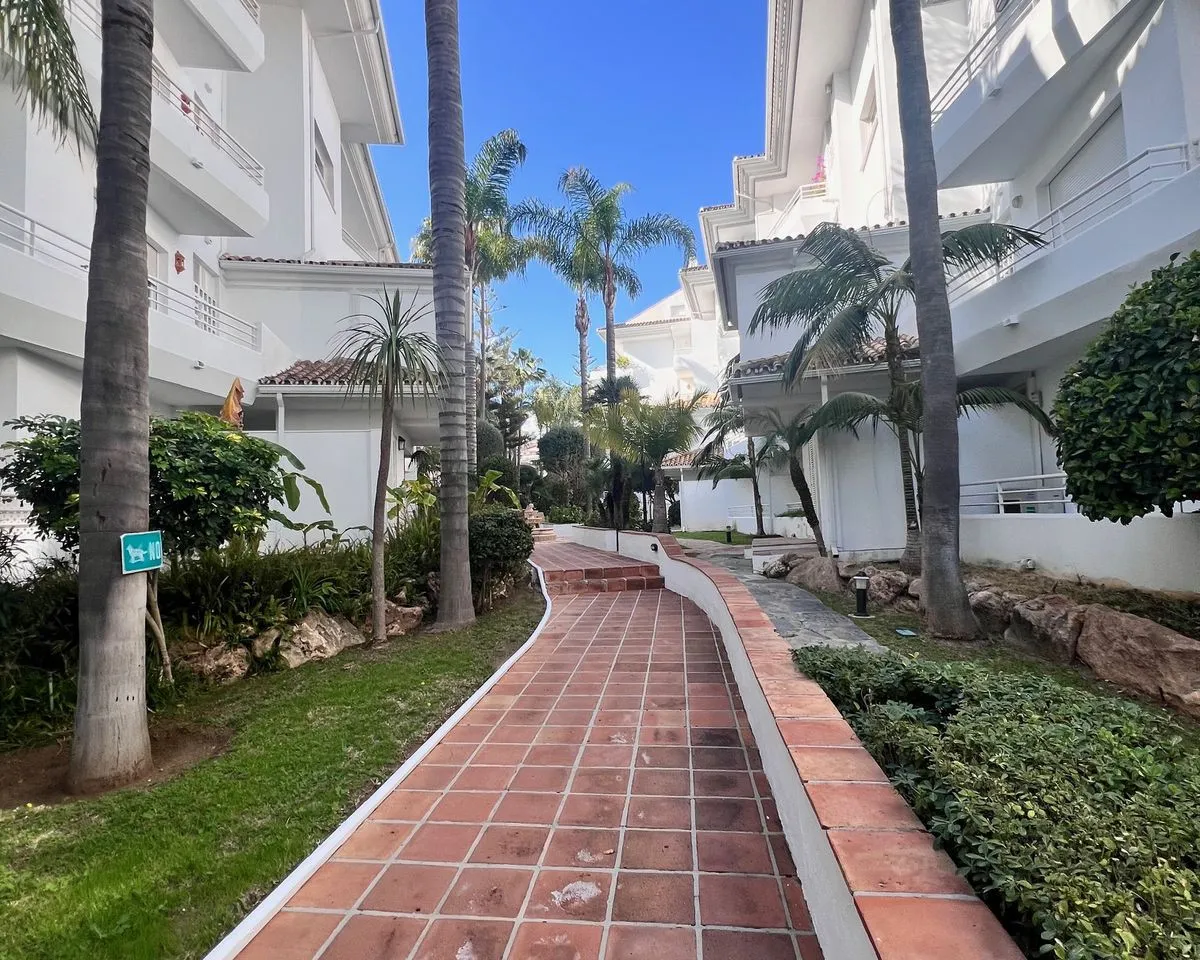 93091367-3c1d-4e3c-8f23-76205cbcf9ea