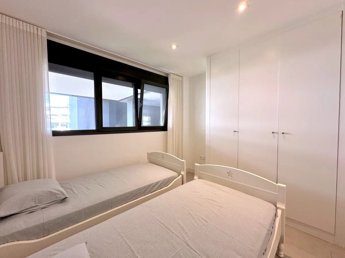 86f85165-a9ea-47f1-8e2f-b74e388846e5