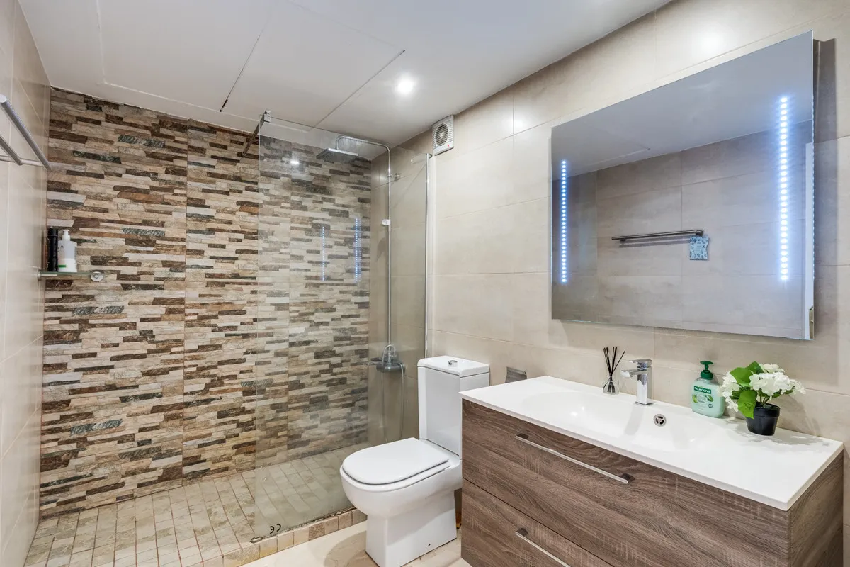 0e82f8ab-2d24-492b-b2db-8ac305a63e36