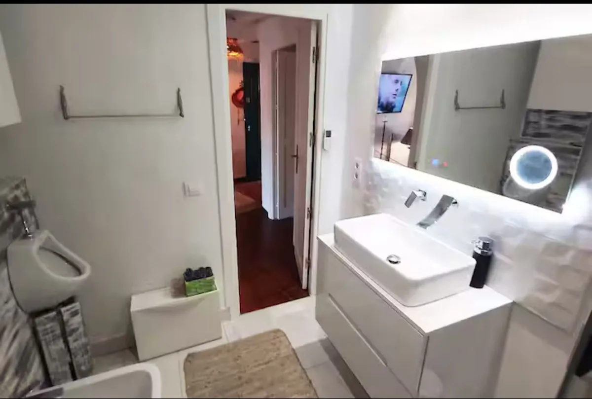 aab6cabb-17c8-4ae8-b758-5d68a60d3d04