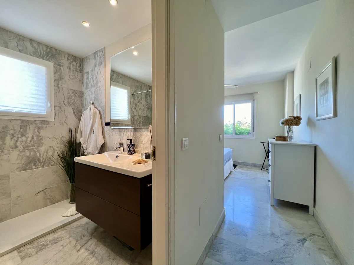 700d2ba2-f675-4079-9765-b0b045b30c91