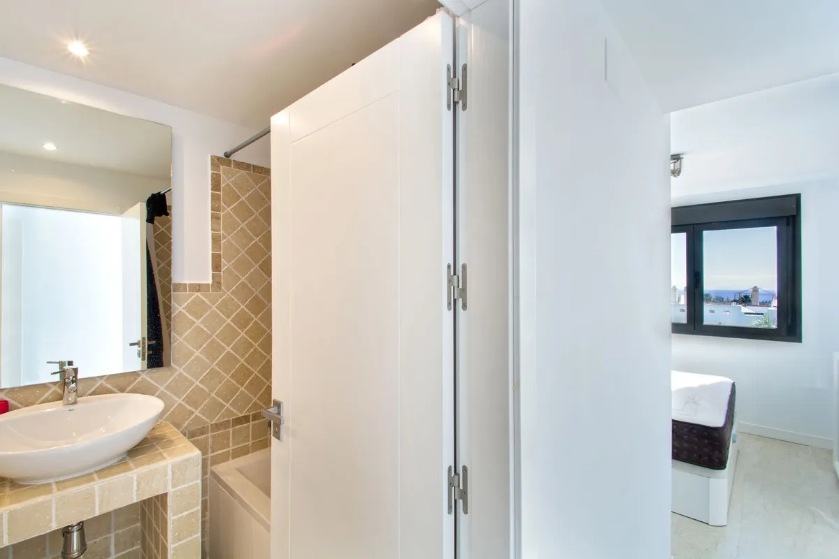 ae3bd63b-61f5-4c01-80e6-a5aa3883a99d