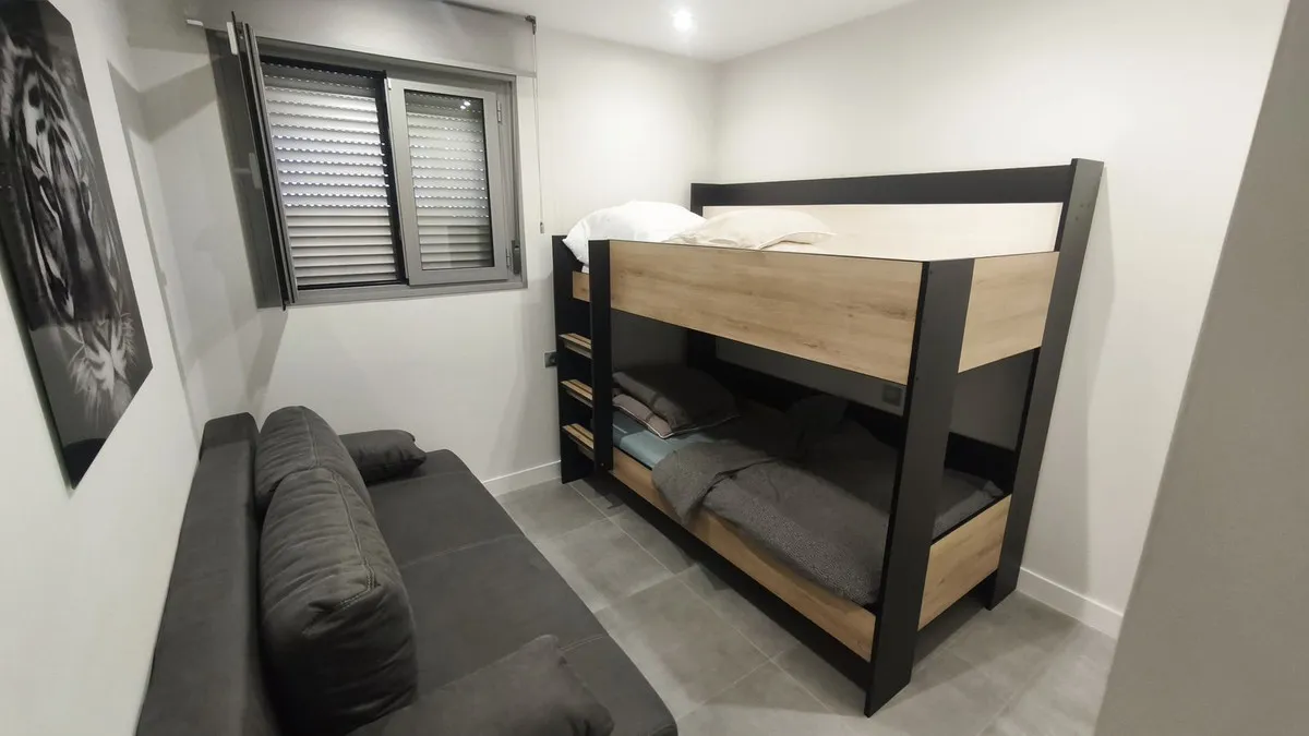 351d7143-fe55-48d1-a192-bd4f257bf69a