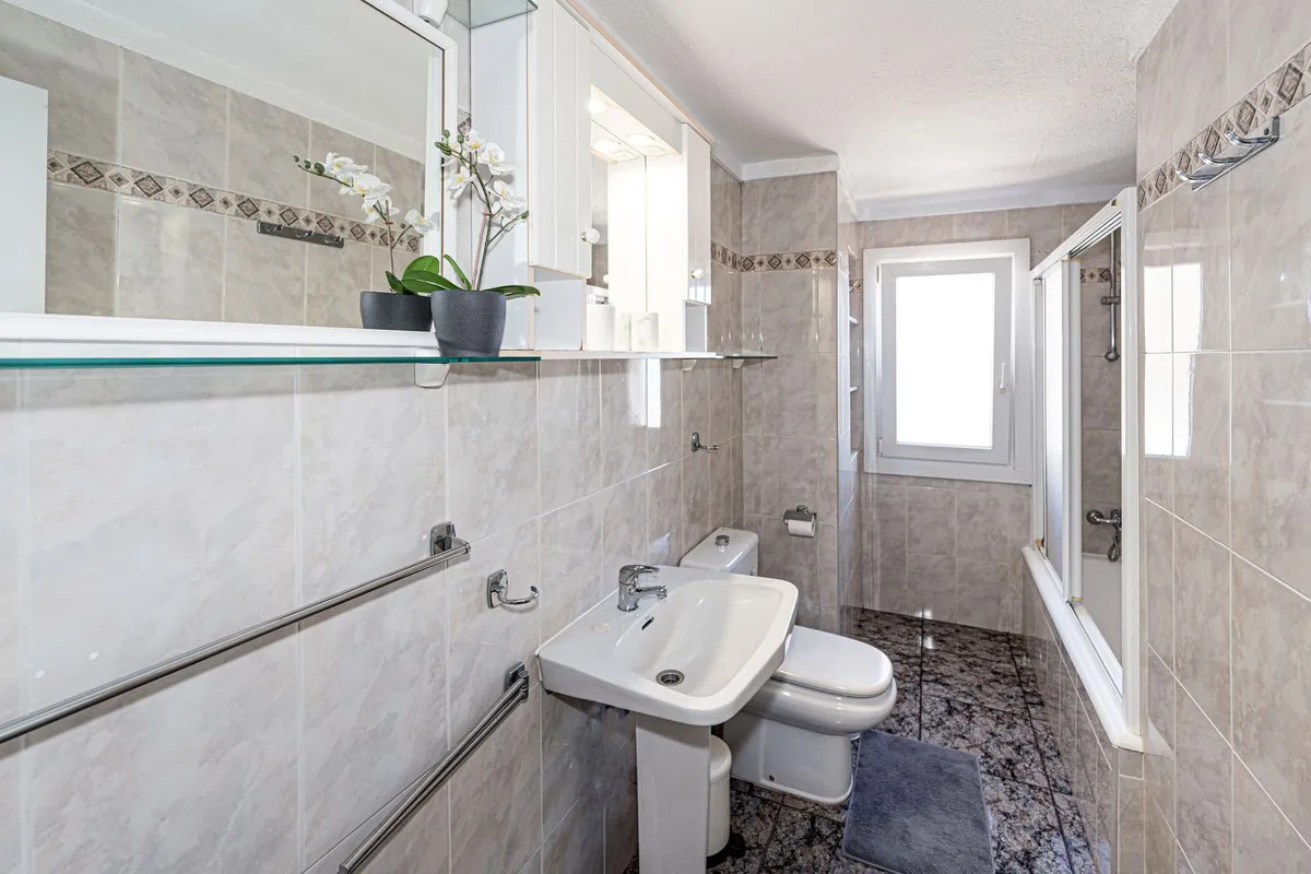 726ba309-92a5-418d-a397-cb893044f91b