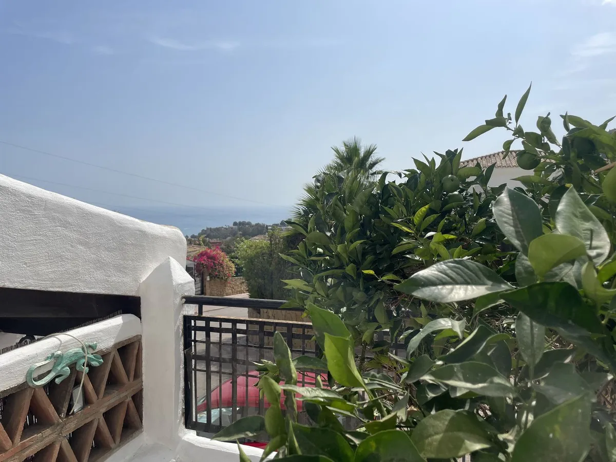 6db45efe-37b7-4c35-ba9a-030cc7081694