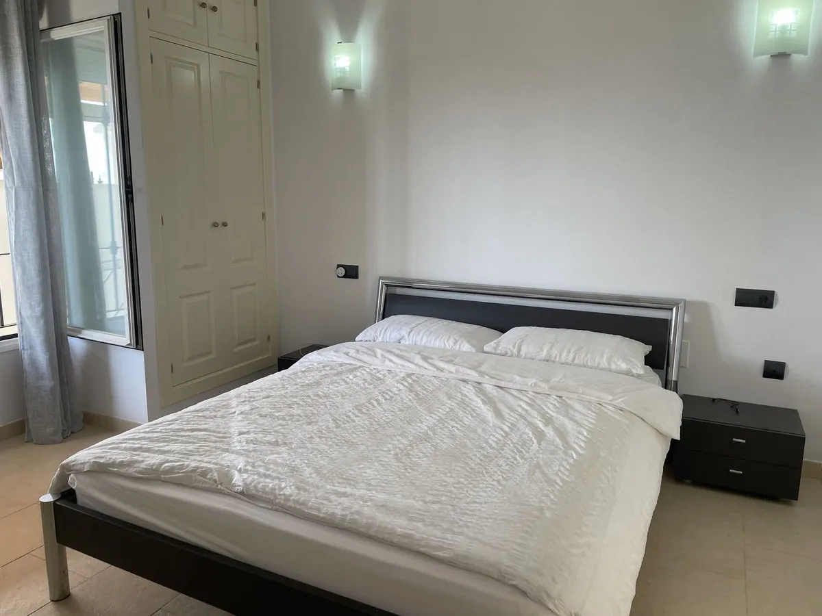 b7c97ef5-b443-4cad-9e69-5e733a771607