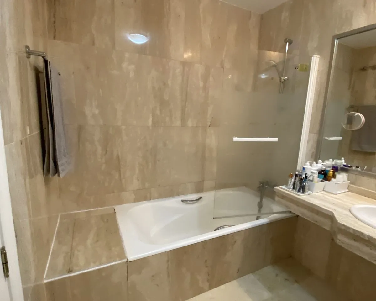 8e10c972-e78a-41bf-98ea-5218d491e4c6