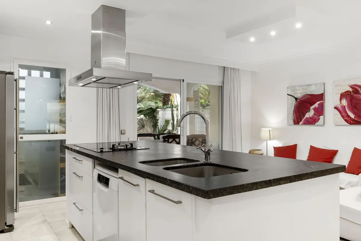 bd9cfefd-d909-4002-a6d0-94a6f1646225