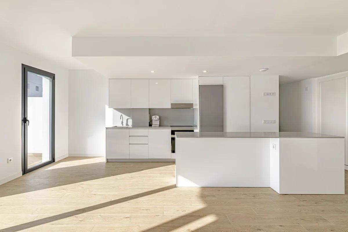 8d0ff994-48d7-4f3c-9a82-f28b8ad77f76