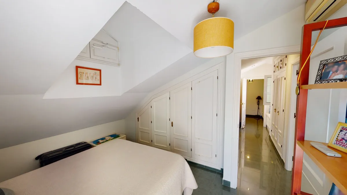 2c24759a-516f-495d-a66f-f01da62d82eb