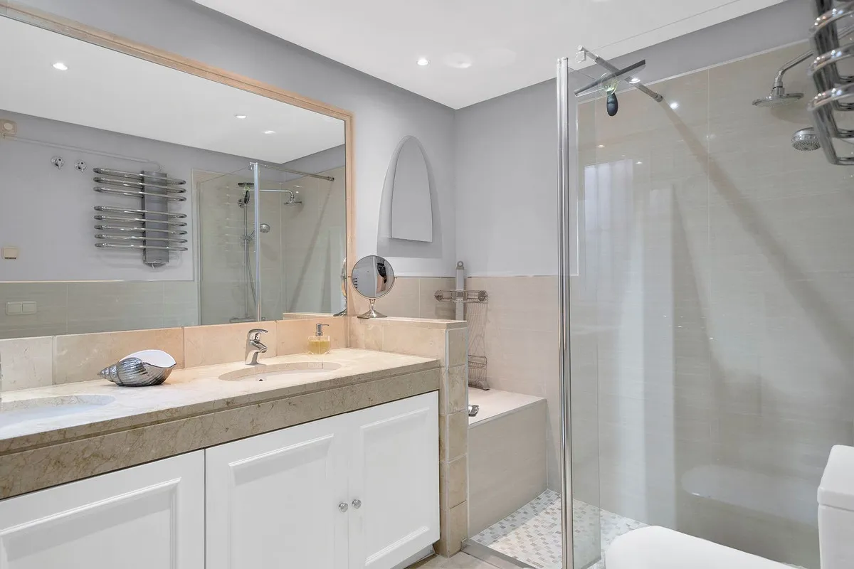 d373b4b6-9d8f-459e-b2c4-74d51db1b524