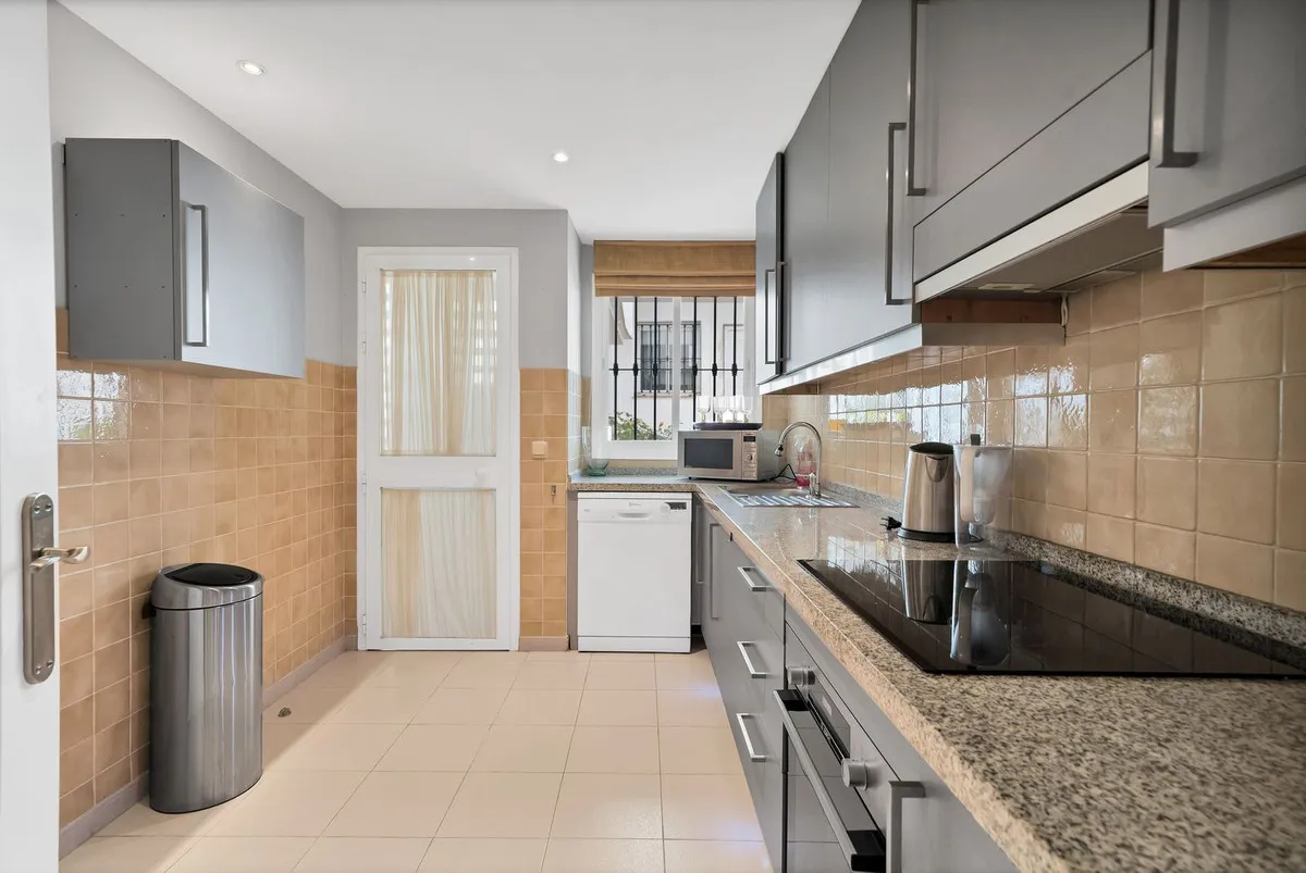 d9541453-22e0-4fb2-9b1c-aa63636955b3