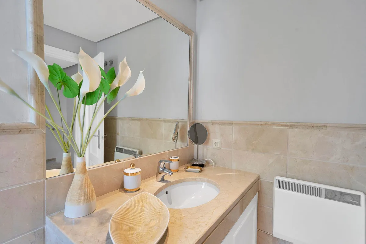 f9f3f486-2671-42f7-8654-f3f2a7584603