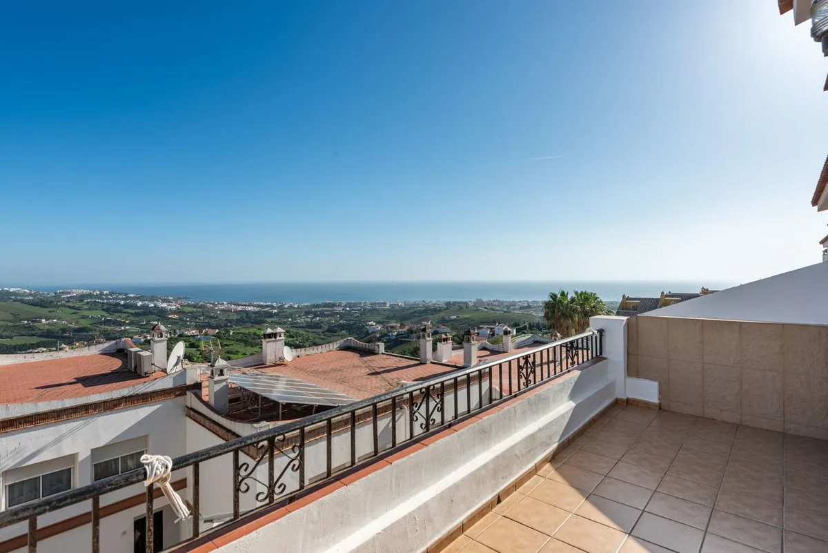 9a75a983-5568-414a-87e2-6402b766869e