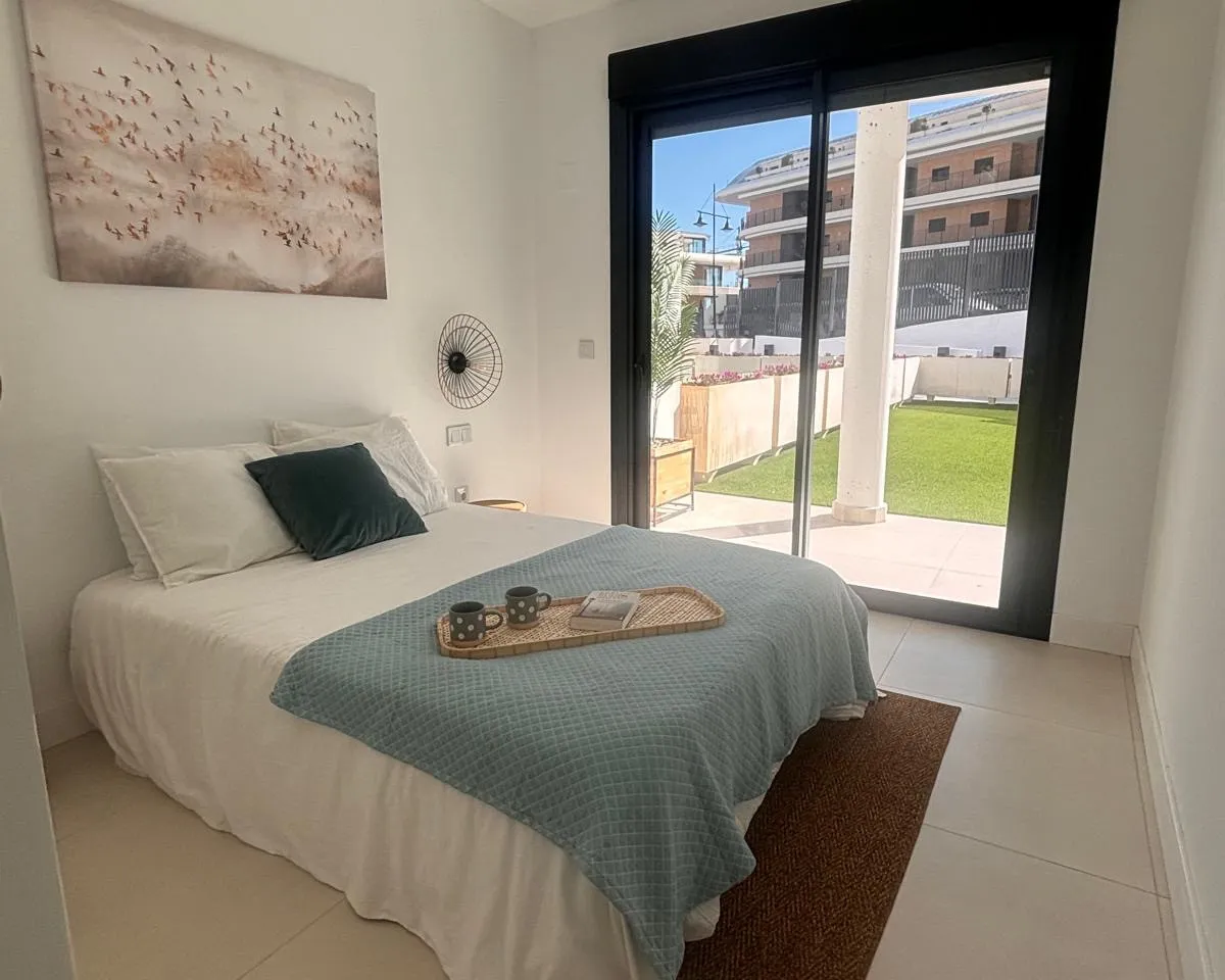 04fb1de0-09bd-4efe-b06d-48aef772beee