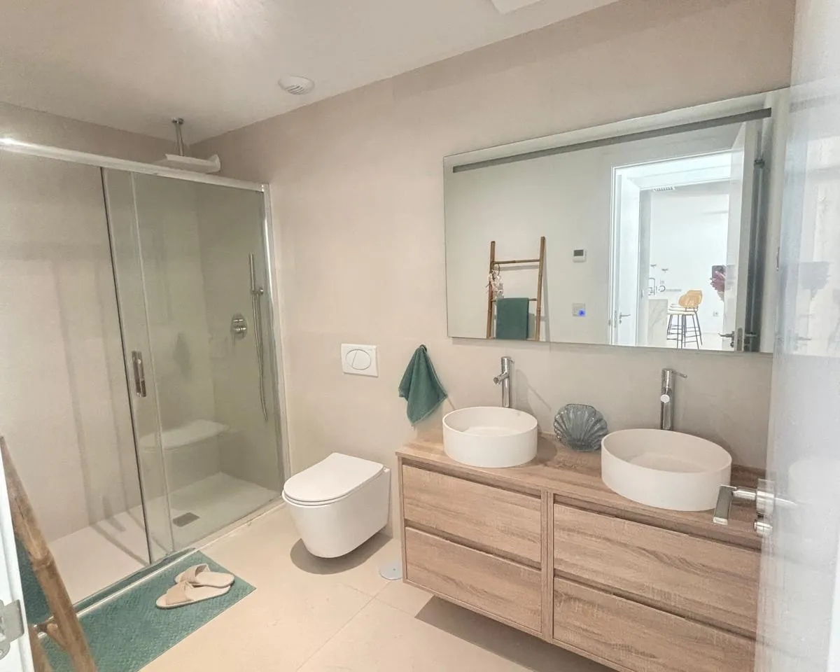 d8bd49f8-1c16-4c56-9fc8-ebc705bc504b