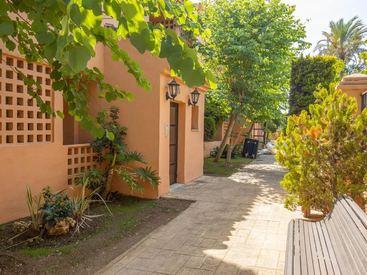 8f06937a-d471-49dd-aa7c-89951e3ad23f