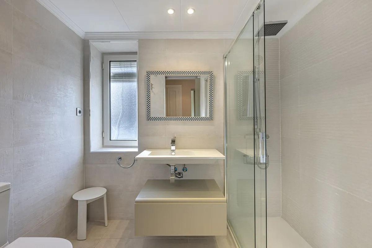 afb5f54b-b50e-4d6e-92af-23cbc0f6593f