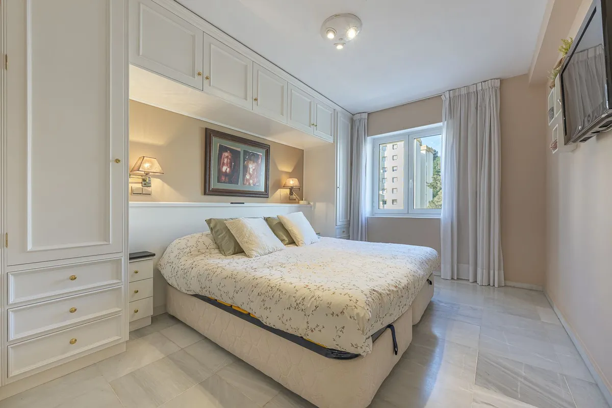 b7bb2d20-dd2e-4620-8a69-489cf09f4e21