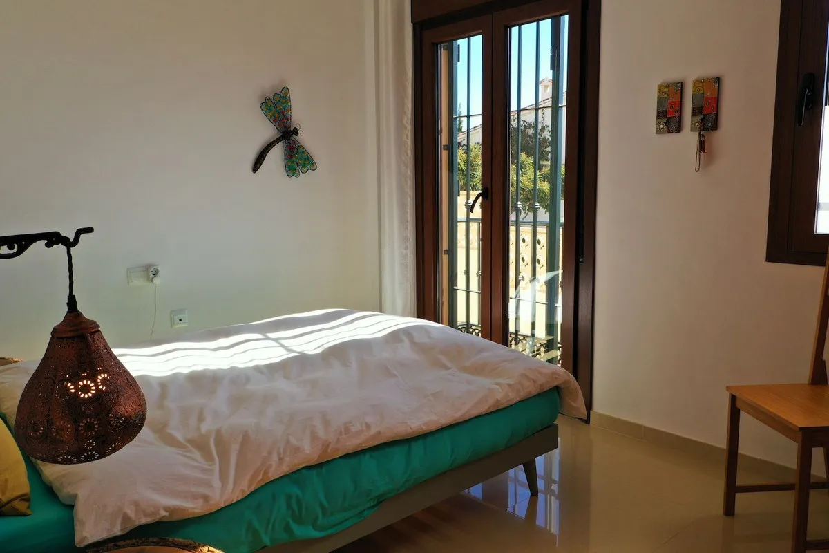 73fac433-97c2-46f3-b8fb-021e687345cd