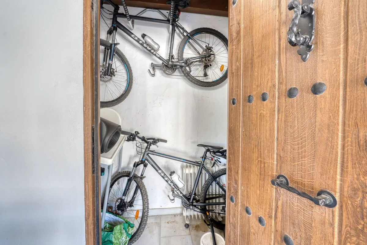 d18a07b1-7c6a-4adb-9c49-acbbe28da6cf