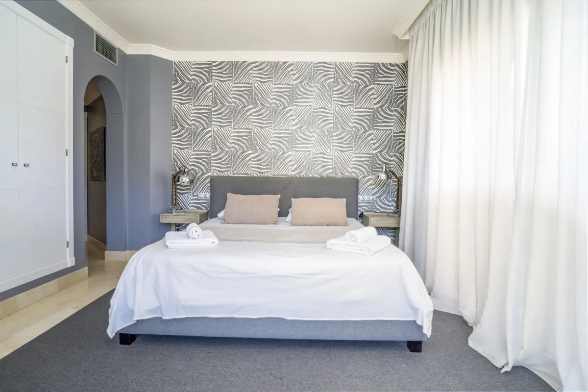 13cf0ac8-209b-4118-bf50-bb6b933421c9